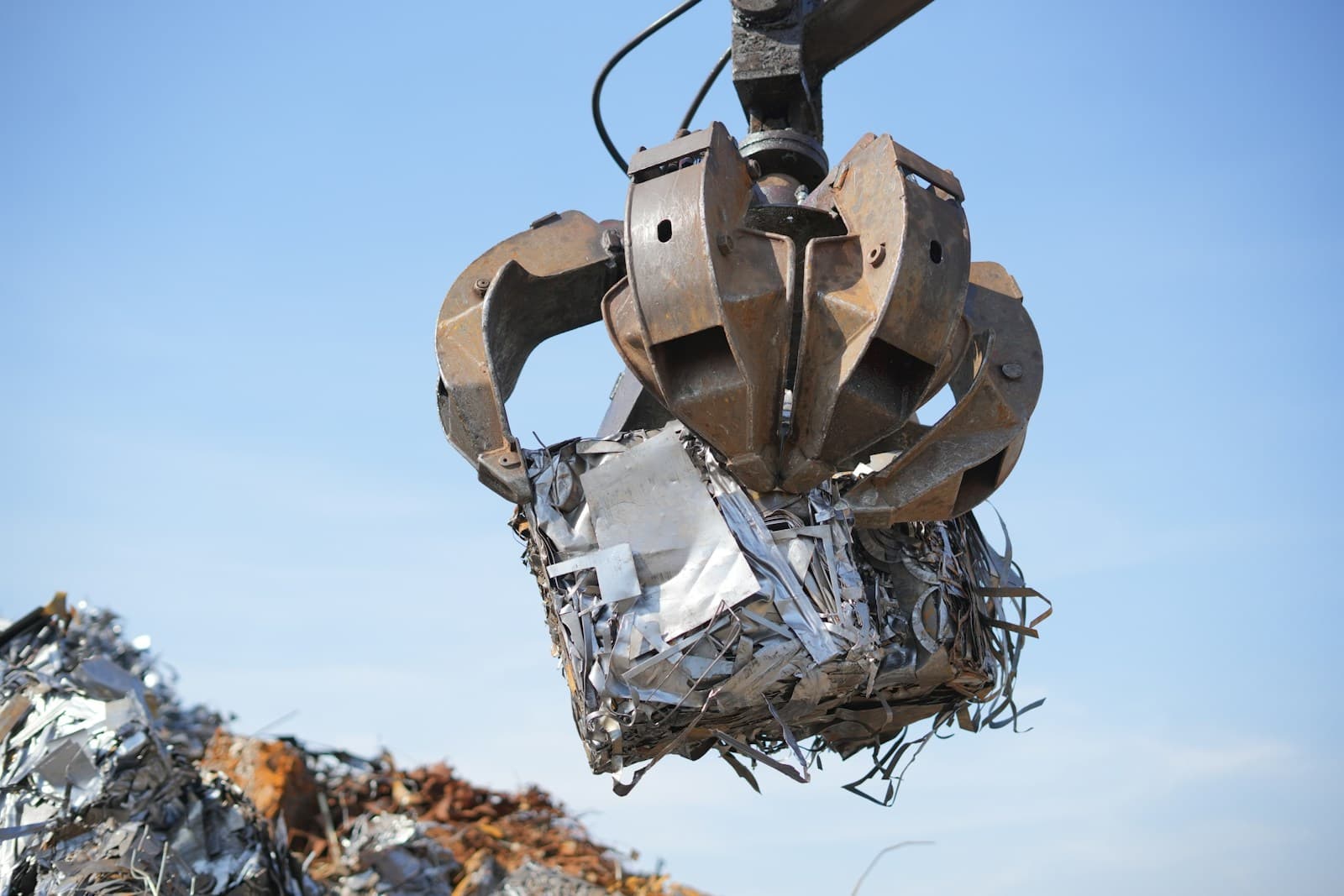 Operação de reciclagem de metais não ferrosos no pátio Mac Resíduos